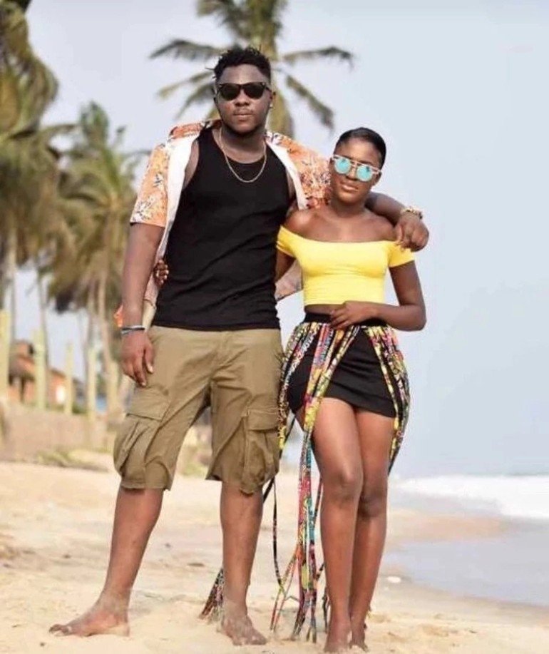 Fella Makafui Joined Medikal On Stage To Perform ‘Ayekoo’ Song  (Video)