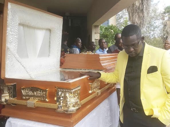 The untold drama that went down right before Ayieya’s burial!