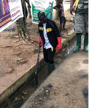 Patapaa Joins His Community Members For National Sanitation Day