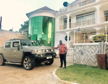 Who got the key to the city!! After Diamond Platnumz showed off his new hummer, Zari's ex husband acquires a similar ride and a 3 story mansion