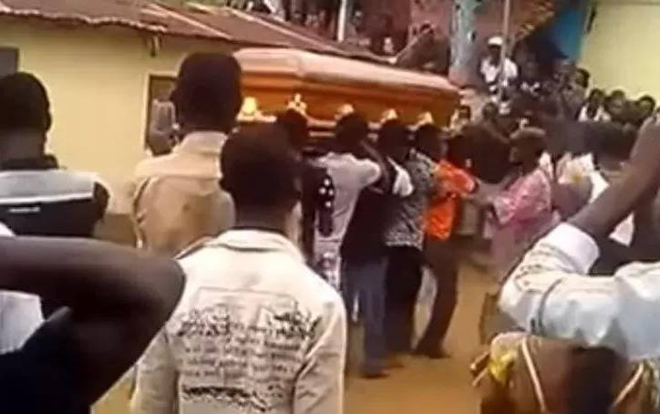 Terrifying superstition caught on camera: Drama as dead body refuses to be buried (Video)