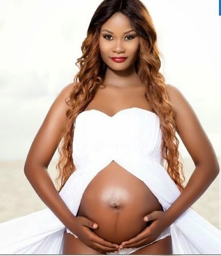 Hamisa Mobetto finally shows off her grown baby bump