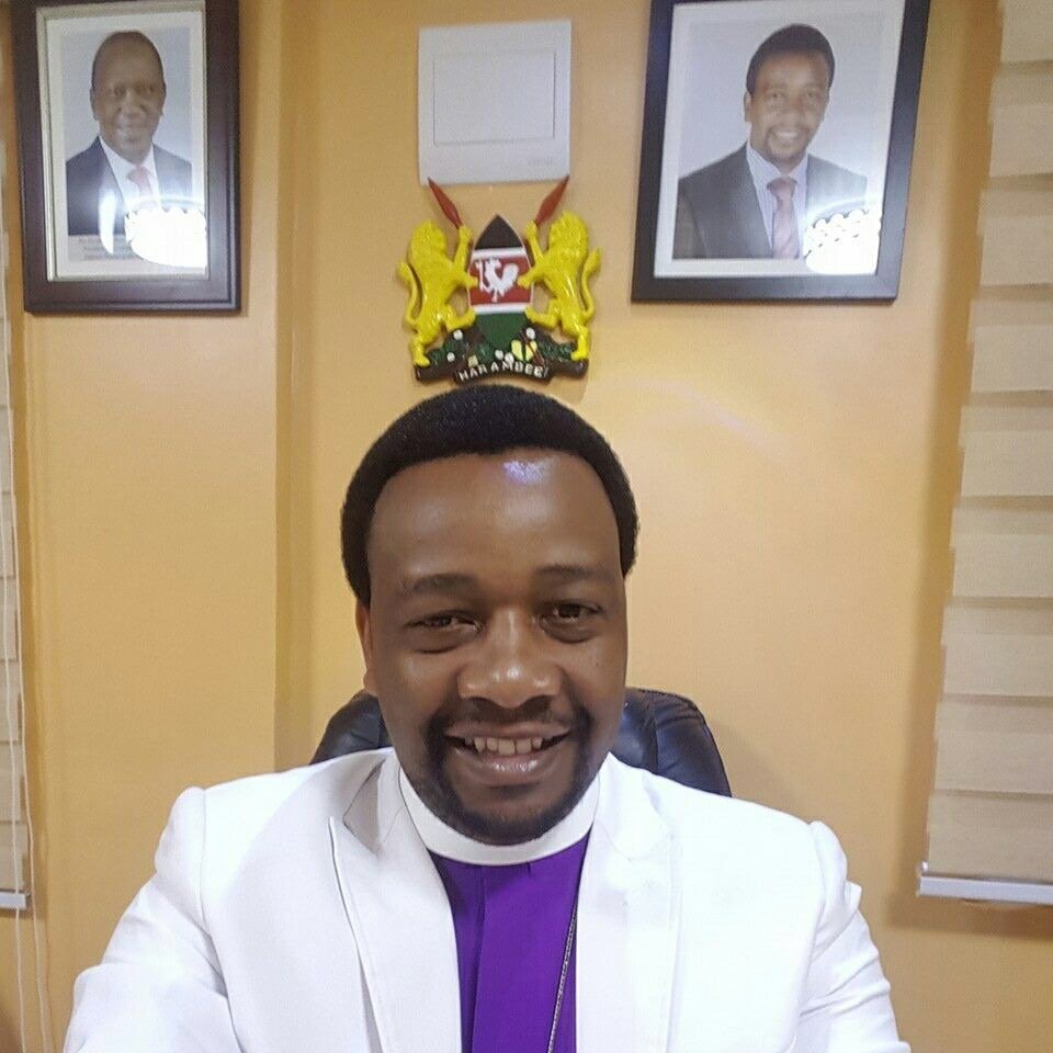 “Tell your followers to stop worshiping you, you are not God” Popular City Pastor warns Raila Odinga as he mentions some of the consequences he will face!