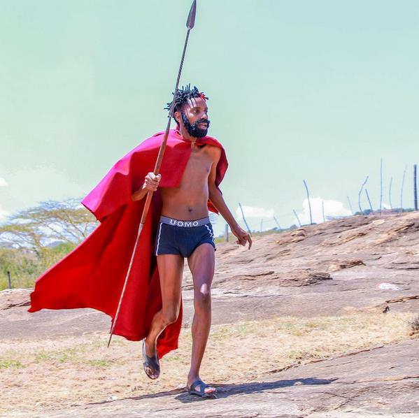 7 photos of Eric Omondi walking out in the open in his underwear (Photos)