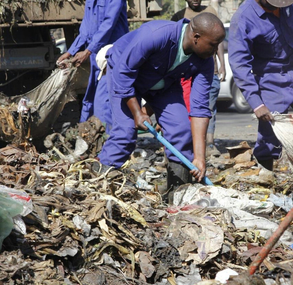 Nairobi governor Mike Sonko deploys hundreds of Youths to clean up Nairobi City (Photos)