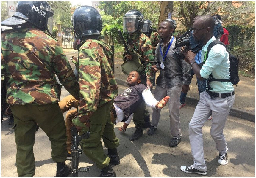 Boniface Mwangi suffers burn mark as police attack peaceful protesters at Uhuru Park (Photos)