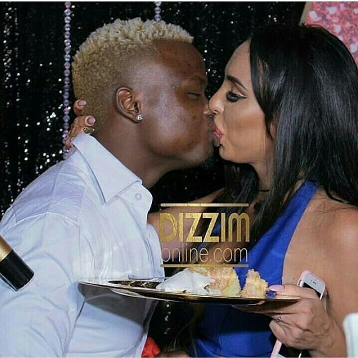 Harmonize’s mzungu girlfriend steps out wearing a short dress, fans grab her legs while on stage
