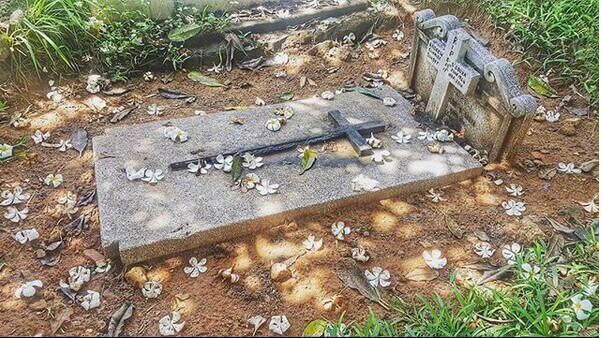 Eve D' Souza's dad's grave