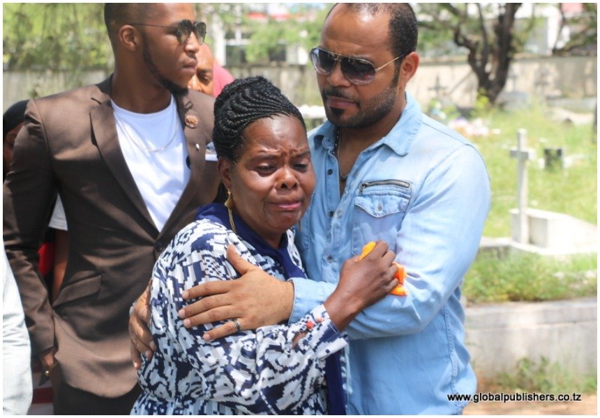 Kanumba’s mother sheds fresh tears as Nollywood star Ramsey Nouah visits her son’s grave (Photos)