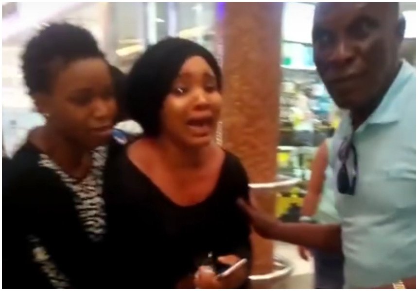 “But am already married” Woman cries bitterly at a mall after her boyfriend rejects her marriage proposal