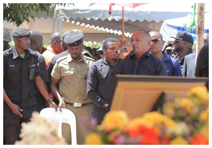 Jaguar and Chipukeezy represent Kenyan celebrities at Mowzey Radio’s funeral (Photos)