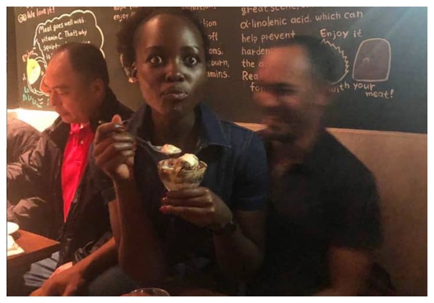 New boyfriend? Lupita Nyong'o leaves internet guessing after she is seen seated on a man's lap at a restaurant (Photos)