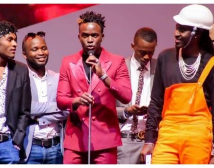 Gospel singer Weezdom jots down message to Willy Paul after losing to him at the Groove Awards