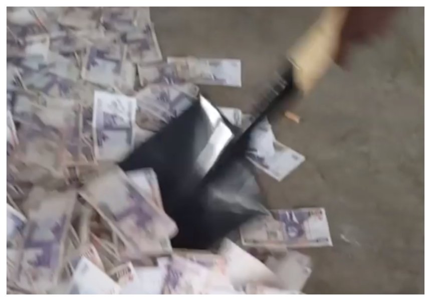 NYS things! Eric Omondi stir up a lot of emotions as he is seen using a spade to scoop money into a bag 