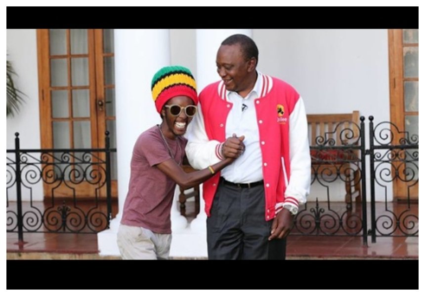 President Uhuru hangs photos of Lulu Hassan, Kanze Dena and Mbusi on the wall at State House (Photos)