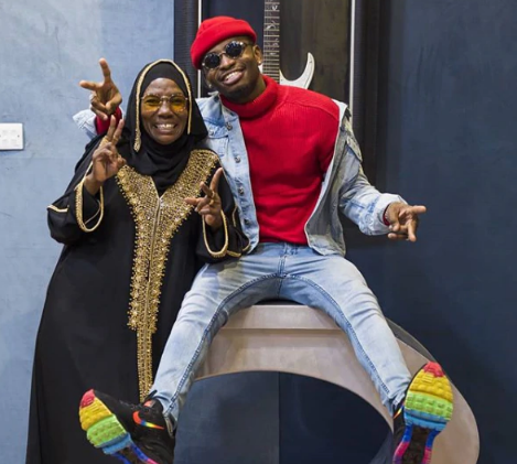 Diamond Platnumz’ humble request to her mother during her birthday celebration 