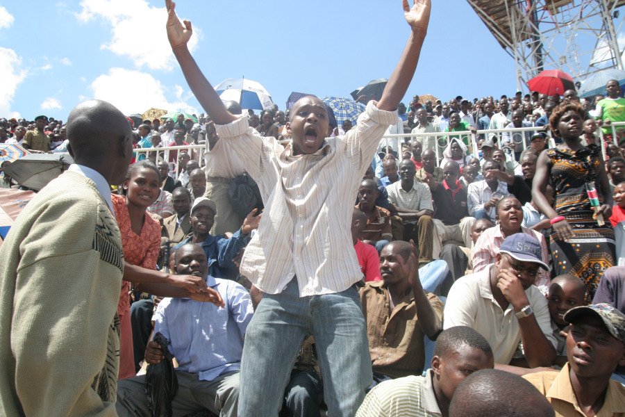 Boniface Mwangi heckling president Mwai Kibaki at Nyayo Stadium 