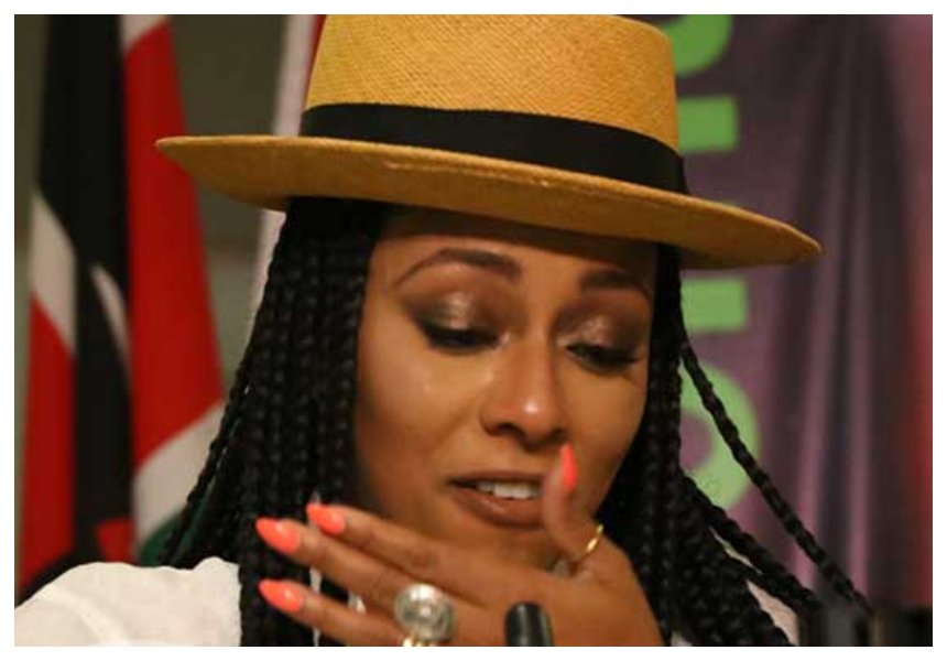 American RnB sensation Keri Hilson breaks down in tears at a press conference at KICC (Photos)