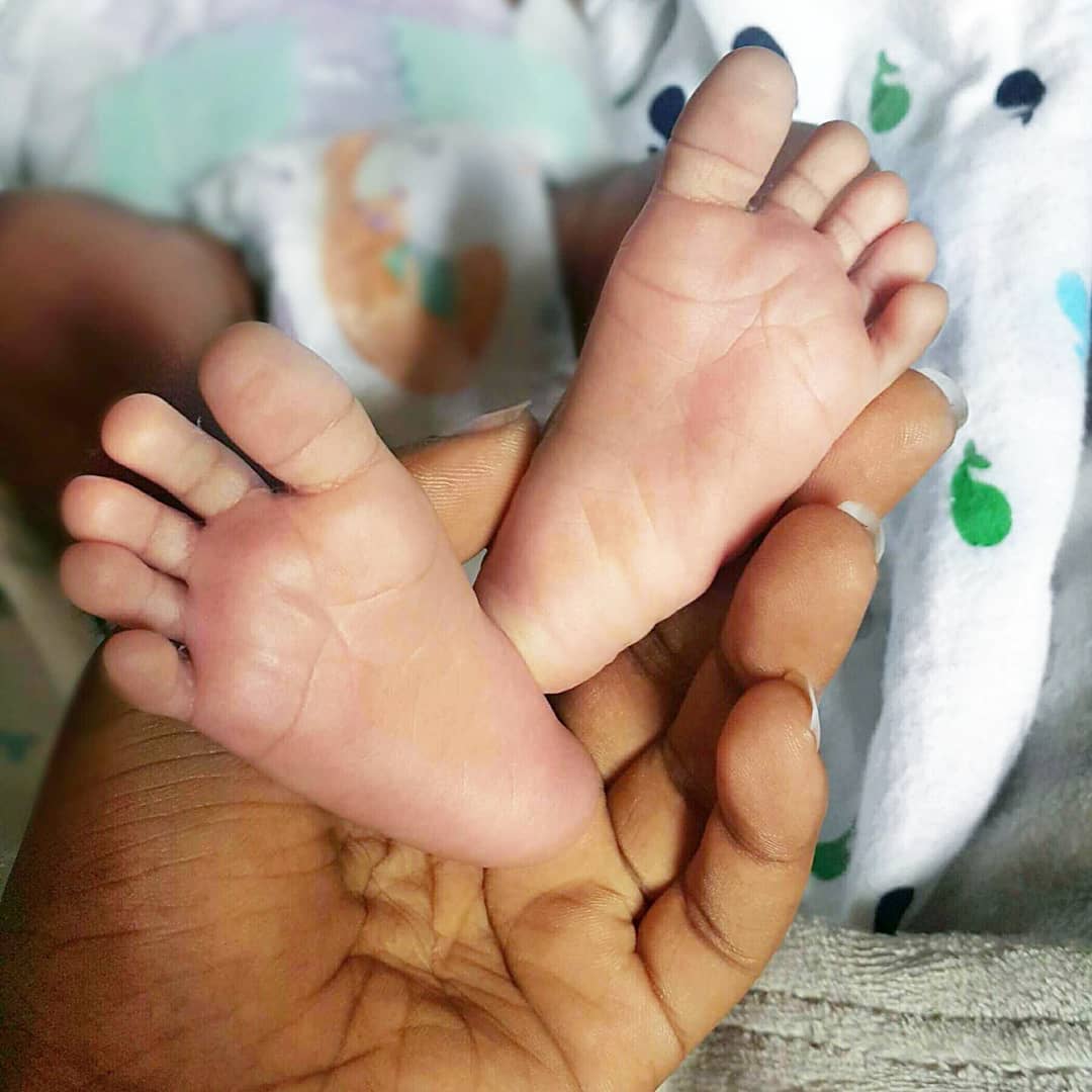 Cashy shows off her baby's feet 