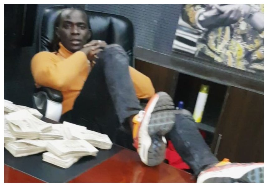 Willy Paul flaunts wads of cash at his office…. Big mistake