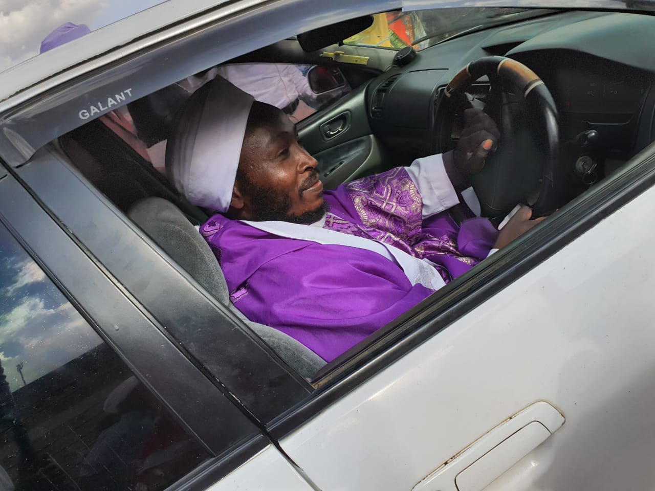 Kiambu chief whip Njoroge Kururia instantly gifts Mukurino bishop a car after he complained of lacking fare (Photos)