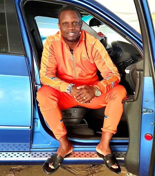 “True rasta no kneel to no man!” Kenyans call out DJ Kriss Darlin after kneeling before Raila