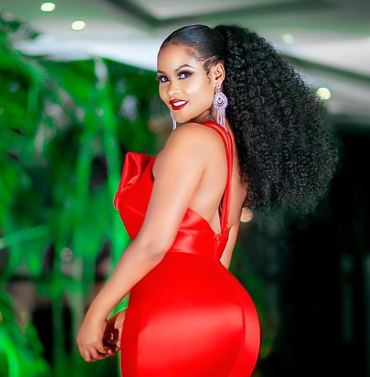 New found love? Hamisa Mobetto flaunts her engagement ring [photo]
