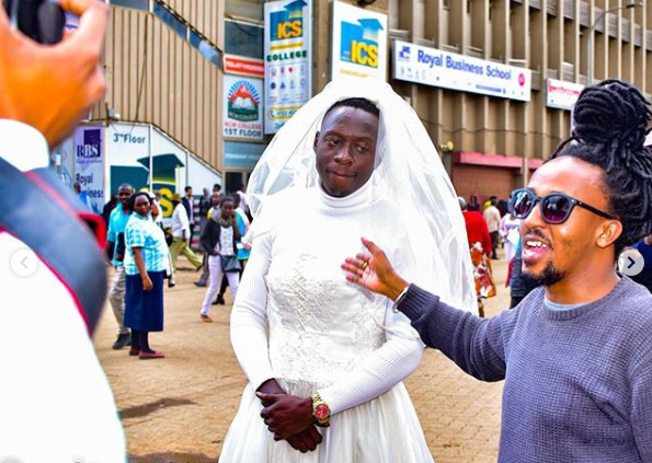 ¨NO WOman IS LIMITED!!¨ Comedian Oga Obinna´s bet turns sour, forced to walk in CBD in a wedding gown