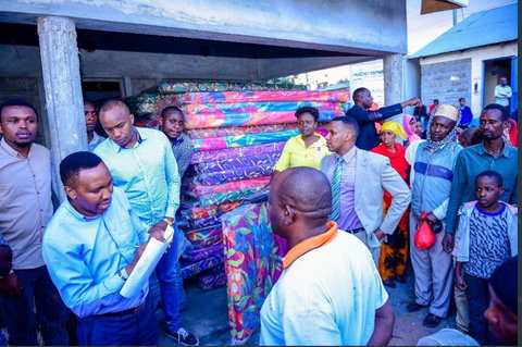 “My colleague, Hon. Babu Owino, will benefit from one!” Jaguar throws shade at Babu Owino after donating heavy duty mattress at Industrial Area prison