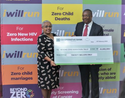 H.E. the First Lady Mrs. Margaret Kenyatta (Left) receives a dummy cheque from the Group Managing Director & CEO Co-operative Bank Dr. Gideon Muriuki (Right) for the Sh20 million donation by the Bank to the First Lady’s Beyond Zero Initiative on 18th February 2020 at State House, Nairobi.