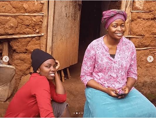 Actress 'Maria' excites many after her charitable contribution to women living in Kibra (Photos)