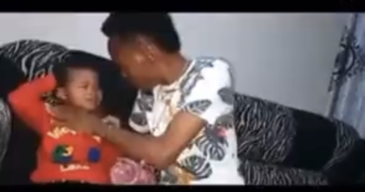 Heart wrenching! Watch Kamba singer Kasolo threaten to strangle 3 year old daughter over broken water bottle (Video)
