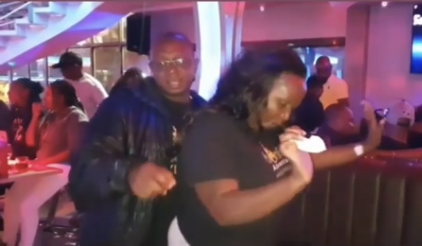 Sarah Kabu entertains husband by shaking what her mama gave her & he loved it! (video)