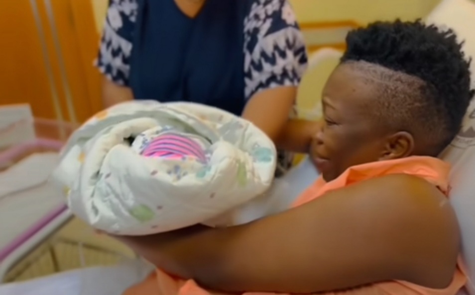 Beautiful! Wahu breaks into tears as she meets newborn daughter for the first time (Video)