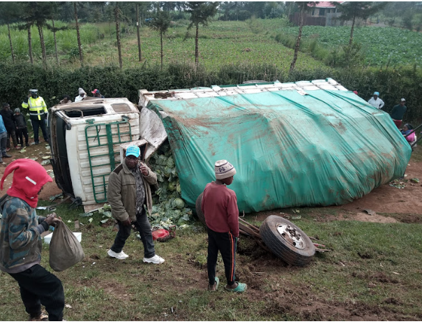 Cabbage truck overturns, traffic stops as locals scramble for vegetables