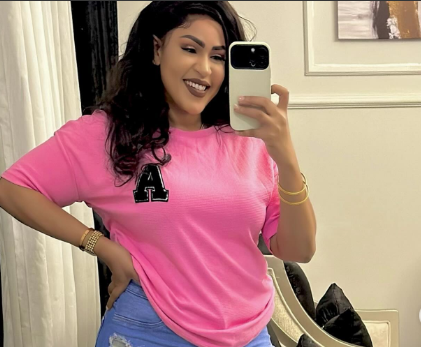Influencer Amira of “Gojias” loses 45 kg and has four corrective plastic surgery.