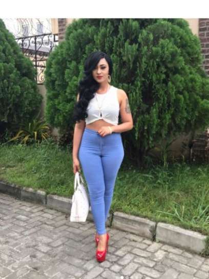 Rosaline Muerer Throws what Looks Like a Shade at Tonto Dikeh