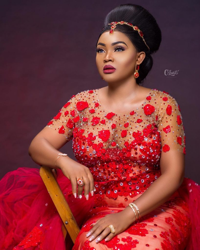 See this natural look of Mercy Aigbe on set