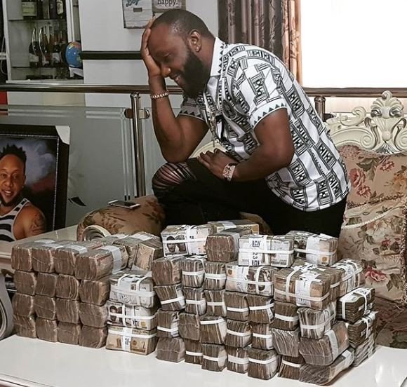 Singer Kcee flaunts his wealth in a photo