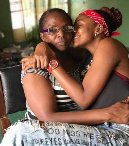 These Tweets Proves that Simi and her Mum are Friendship Goals