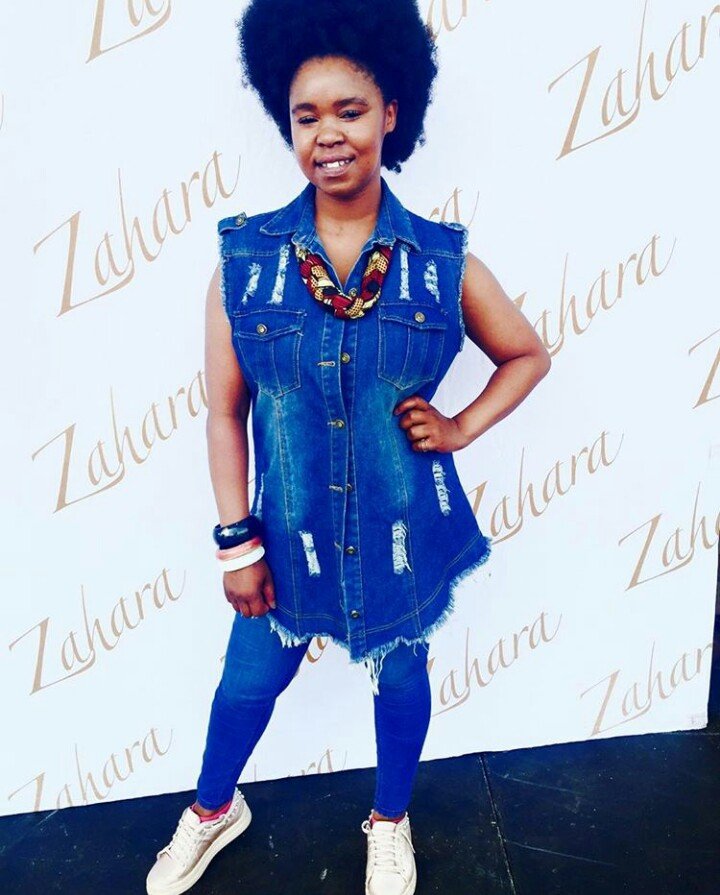 Zahara gifts a woman with a wheelchair