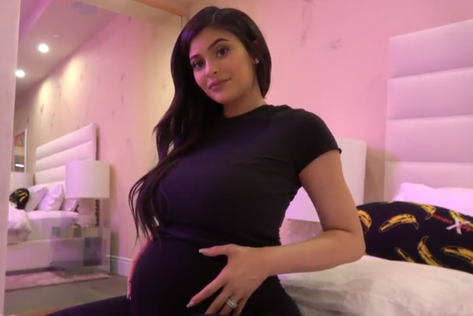 Kylie Jenner gives birth to Girl (Pics+Videos)