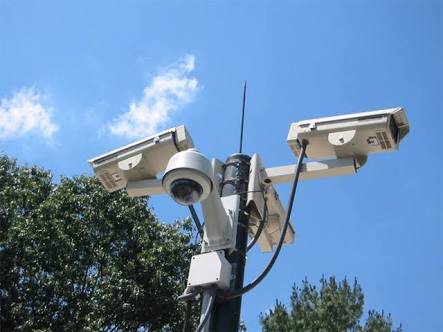 Andrew Mwenda Exposes thief caught on office CCTV cameras