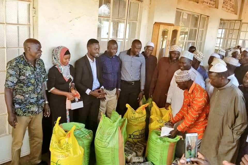 Bobi Wine Offers Gifts To Sheikhs of Kyadondo East