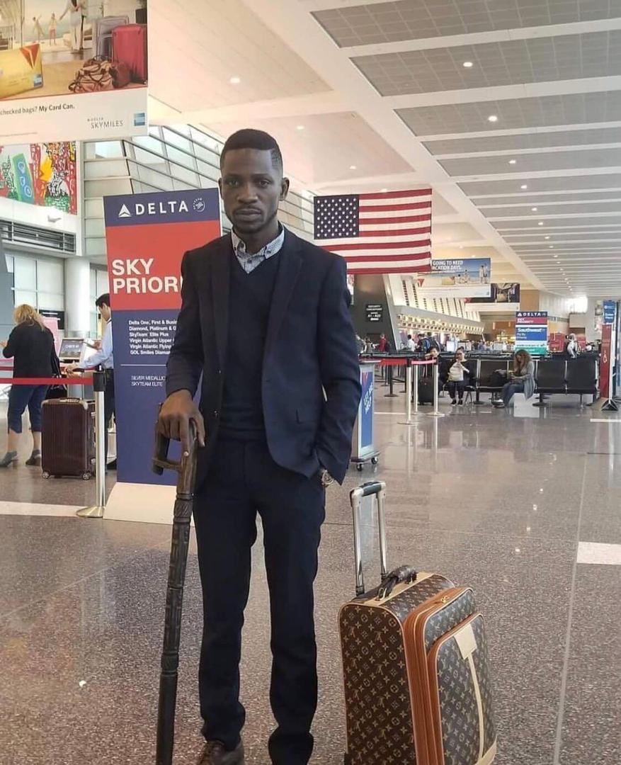 Bobi Wine’s Expensive suitcase Confuses Andrew Mwenda