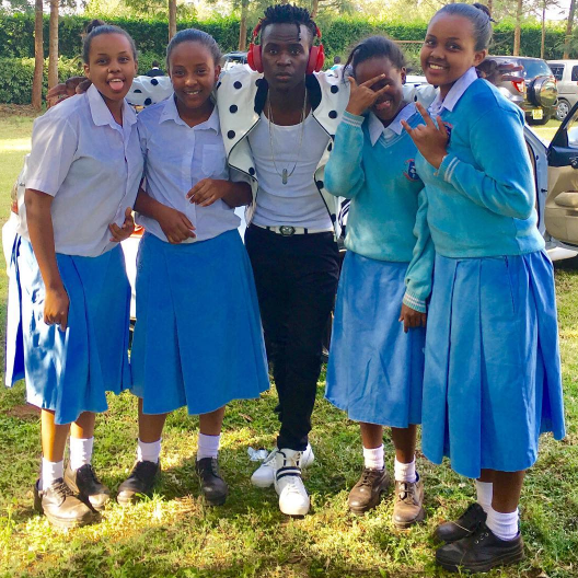 Warembo na Willy Pozee: Gospel singer shares video hanging out with new ladies
