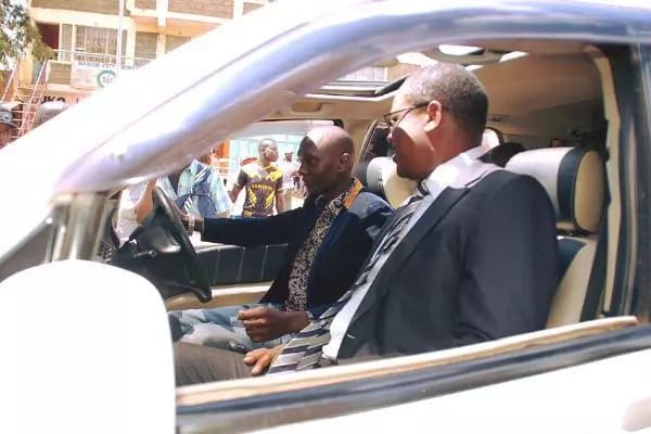 Photos of Governor Evan Kidero’s SUV that was stoned in Kawangware