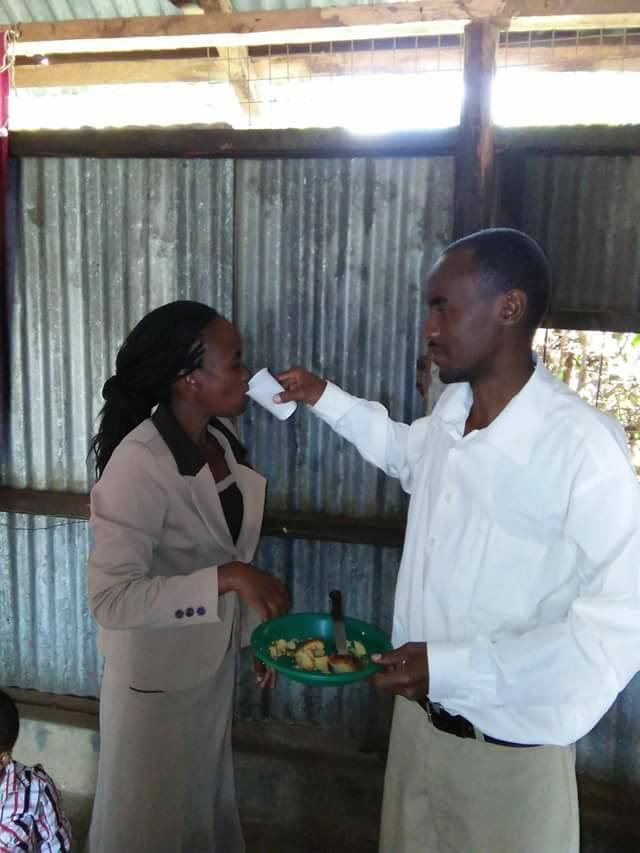 Kenyans though! After the success of Wilson and Anne, yet another couple conduct a cheap wedding. Only spend 50 bob on scones