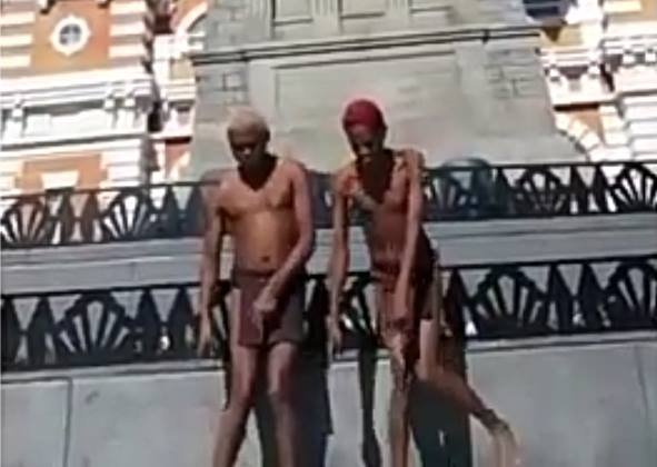 Hii inaitwa kutafuta pesa! Eric Omondi and Chipukeezy shake legs in Bushmen clothing in the streets of New York