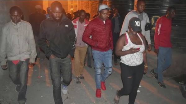 Alikuja kwa mwizi! Steve Mbogo burns the midnight oil knocking on people’s doors in Starehe (Photos)